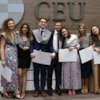 alumnos graduados publicis