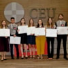 alumnos graduados con diploma CEU - 3808